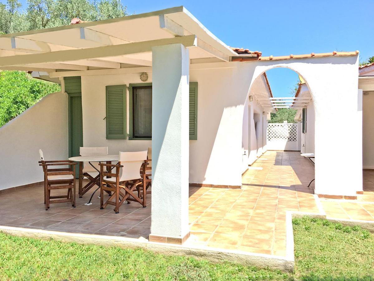 Olive Bay Beach House Amulianí Kültér fotó