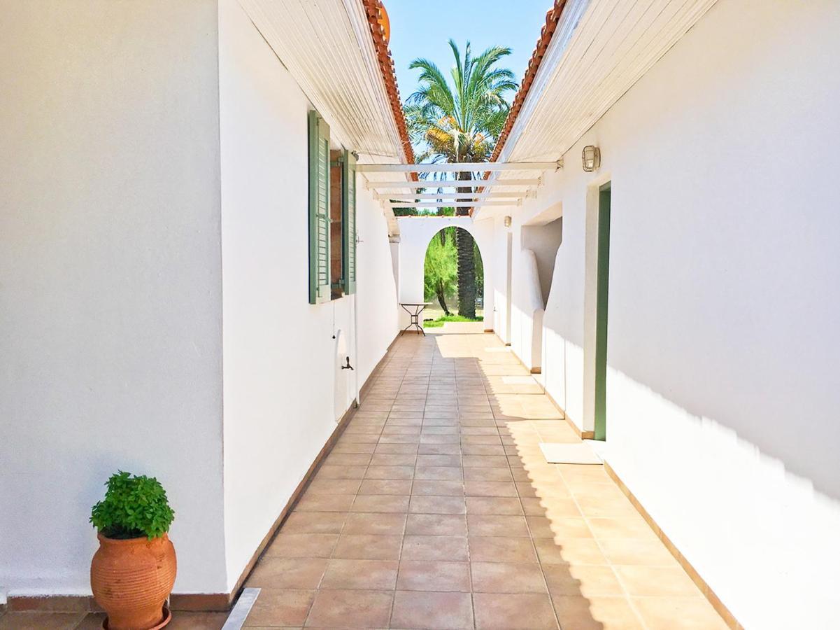 Olive Bay Beach House Amulianí Kültér fotó