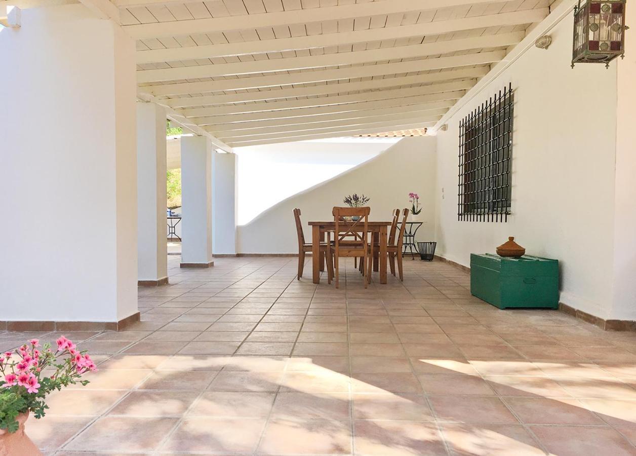 Olive Bay Beach House Amulianí Kültér fotó