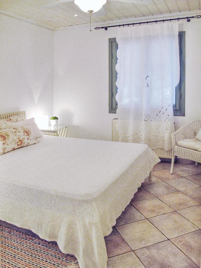 Olive Bay Beach House Amulianí Kültér fotó